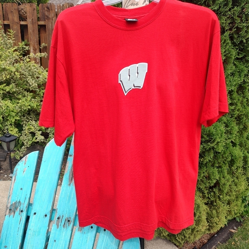 💥 3/$20 Team Starter Medium Wisconsin Badger T-Shirt! - Picture 5 of 6